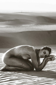 Diana Georgie Nude In The Desert - 09