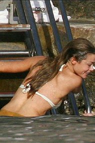 Denise Richards is spotted wearing sexy bikini with her boyfriend - 10