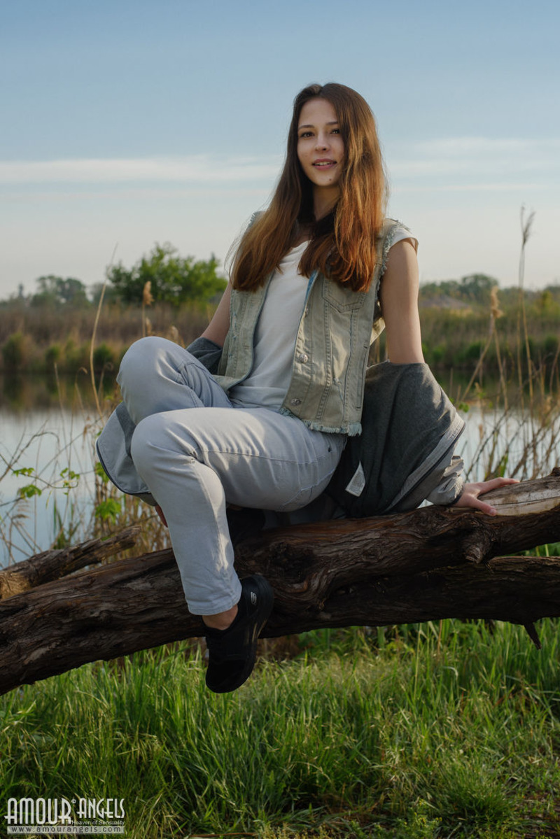 Model with tiny tits - 