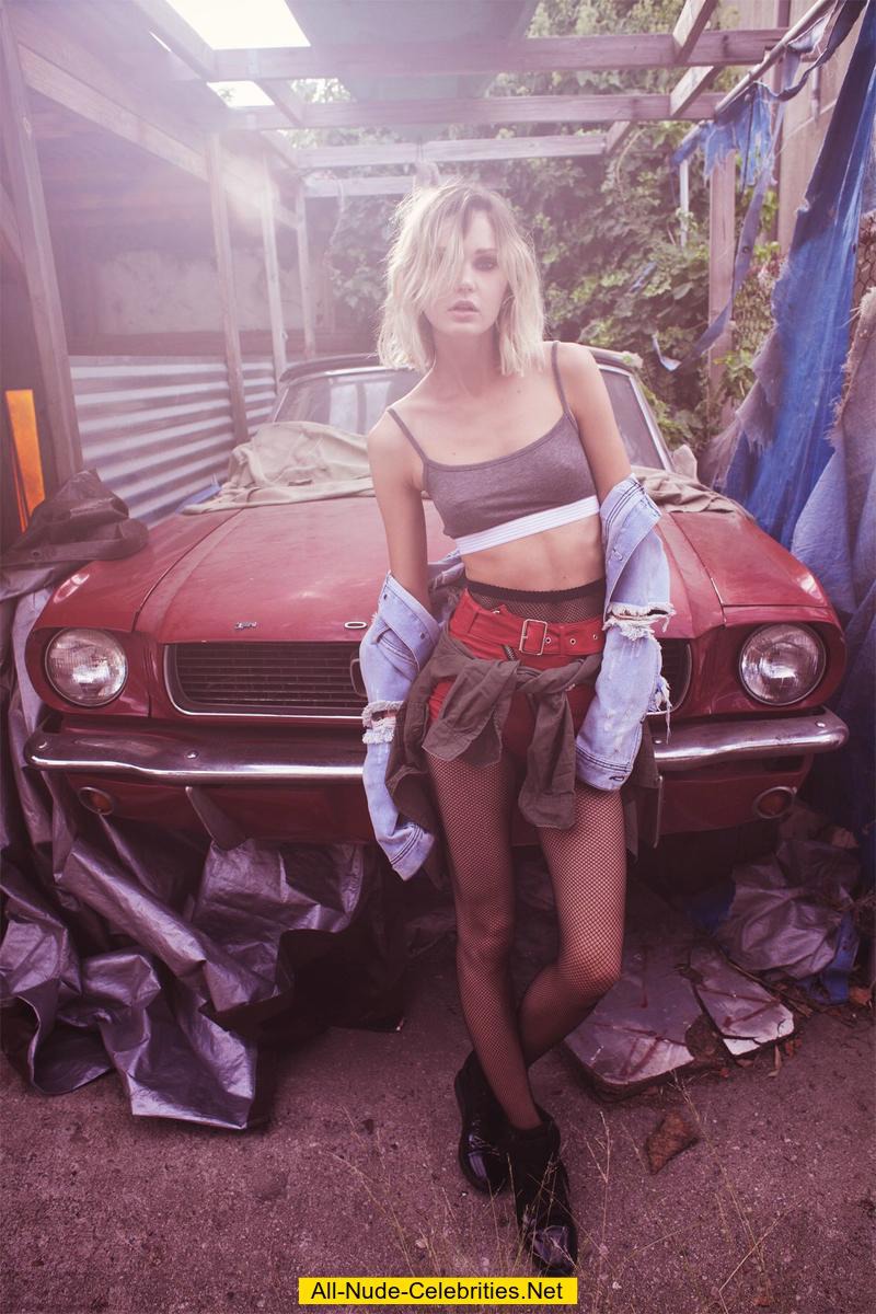 Isabella Lindblom Shows Her Pierced Nipples - 