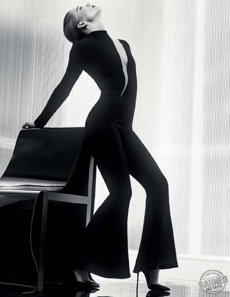 Lea Seydoux Is A Very Hot Model - 