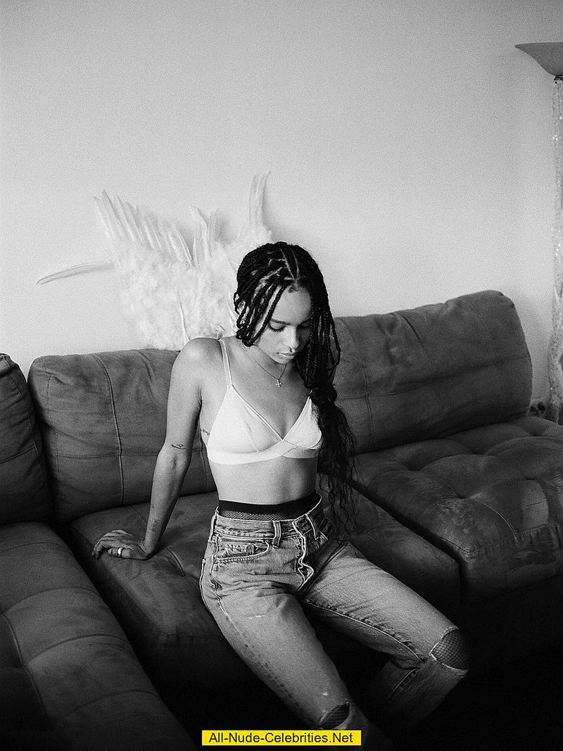 Zoe Kravitz Hot Celebrity - 
