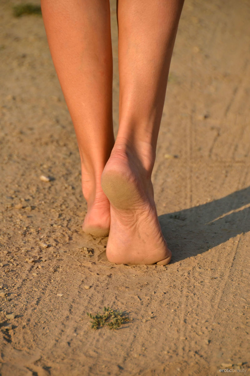Miniki Nude In Public - 