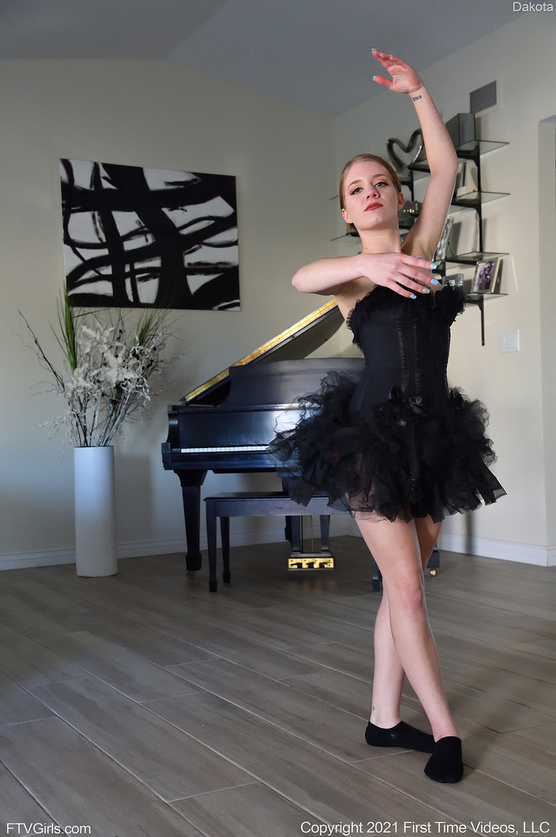 Black Swan Ballet - 