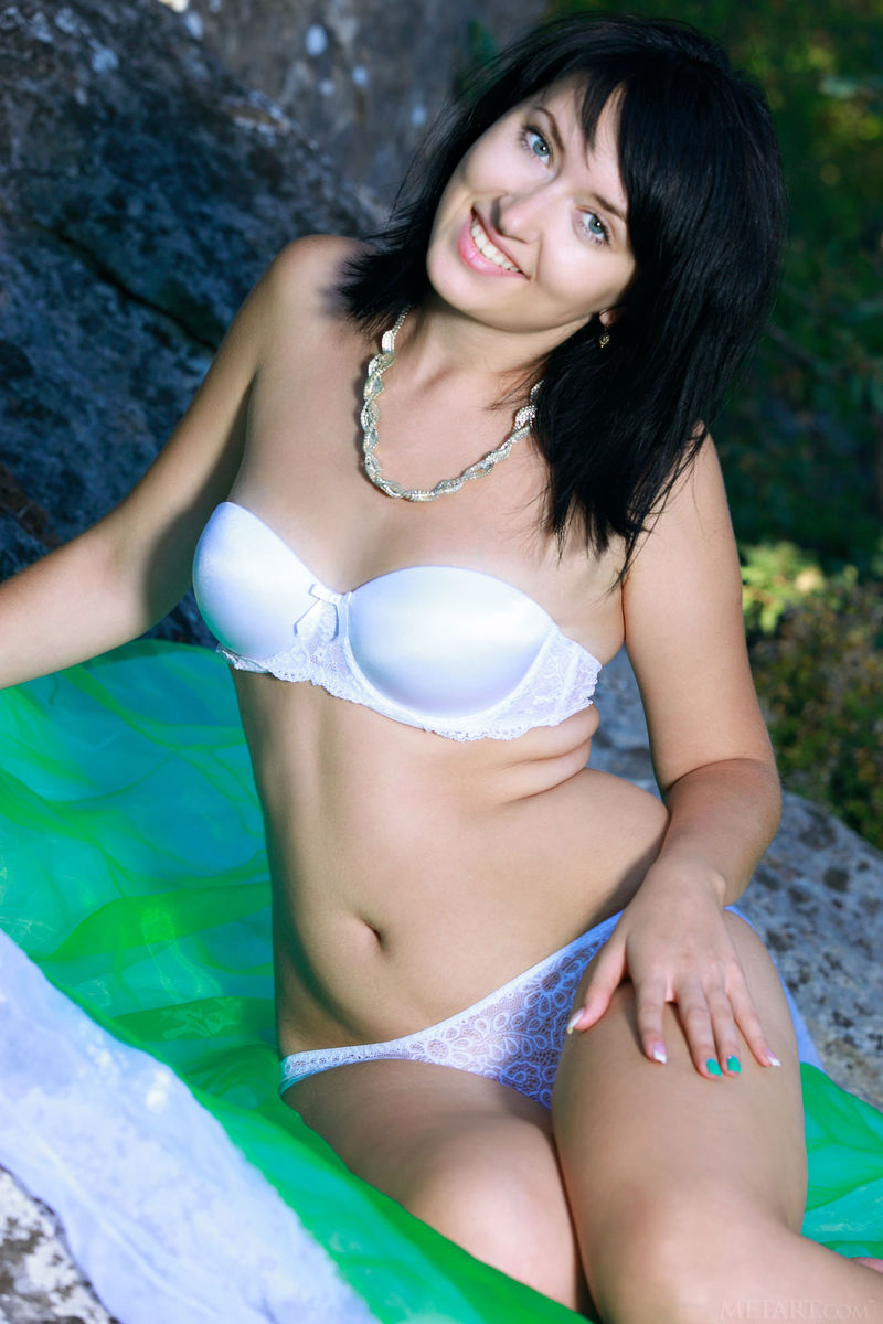 Sexy Ramina Shows Pussy - 