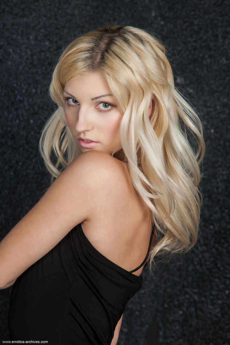 Ella Red Moro - 