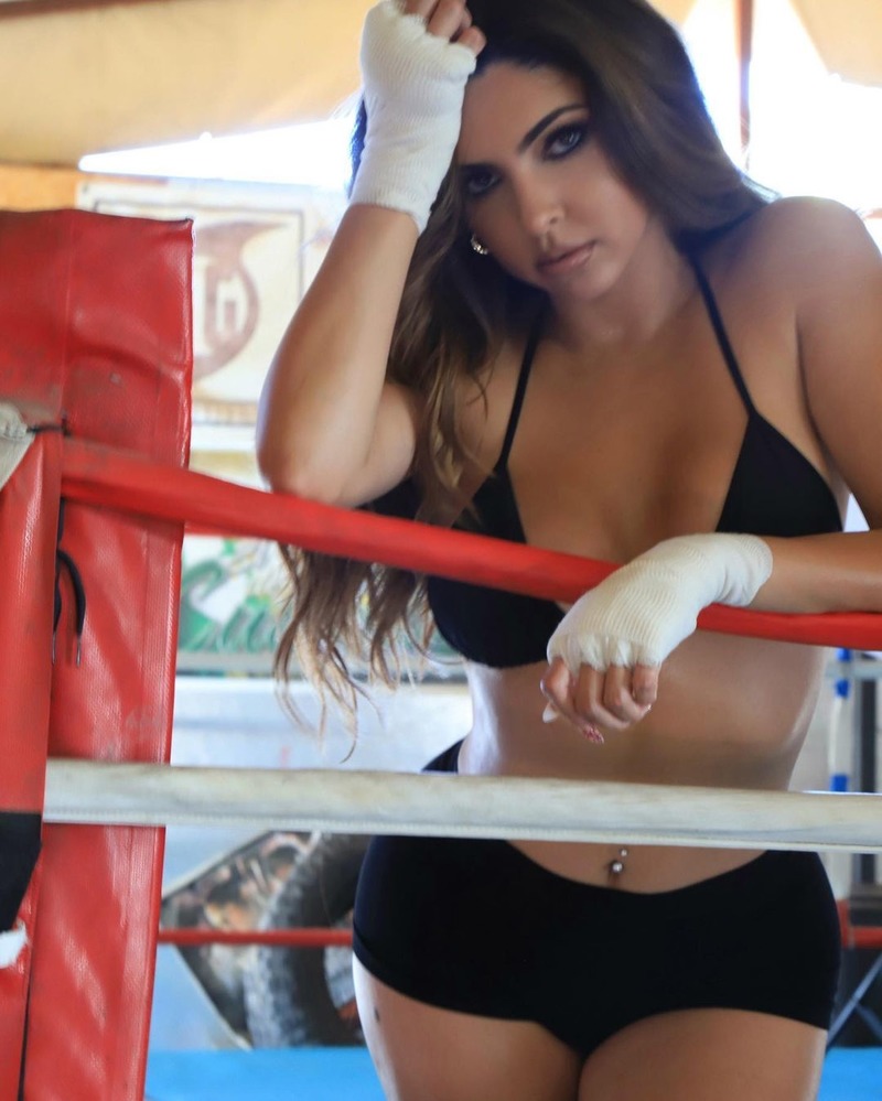 Horny Beauty Laura - 