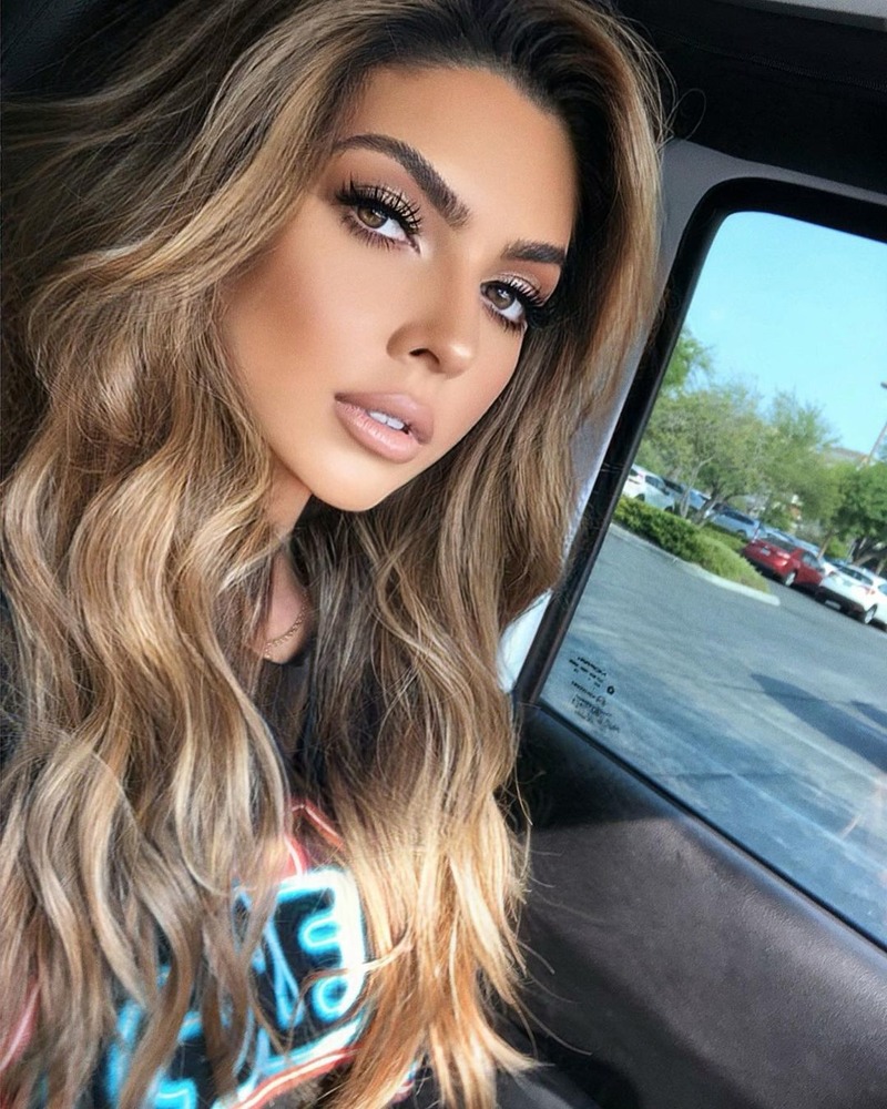 Horny Beauty Laura - 