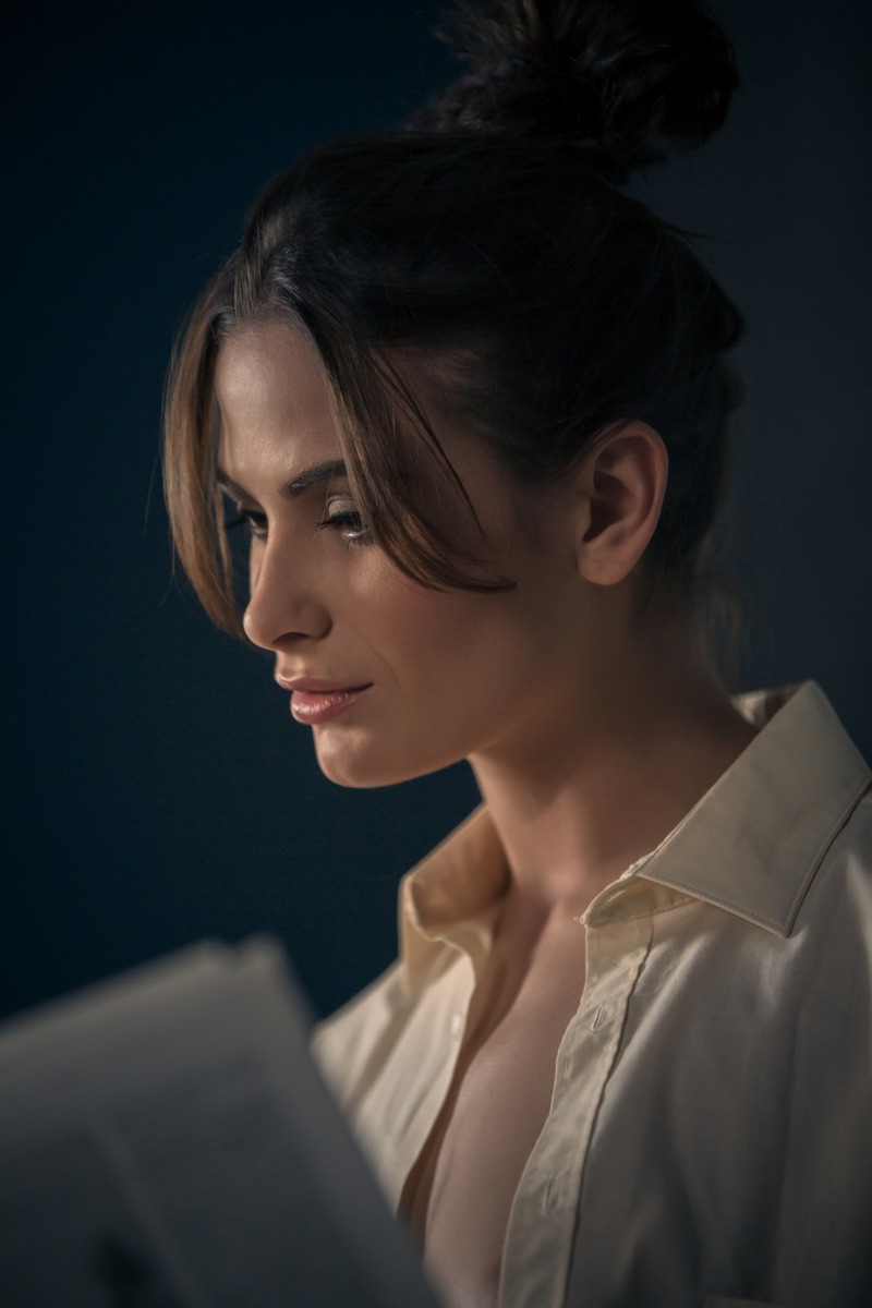 COSMO IN TAKING IT EASY - 