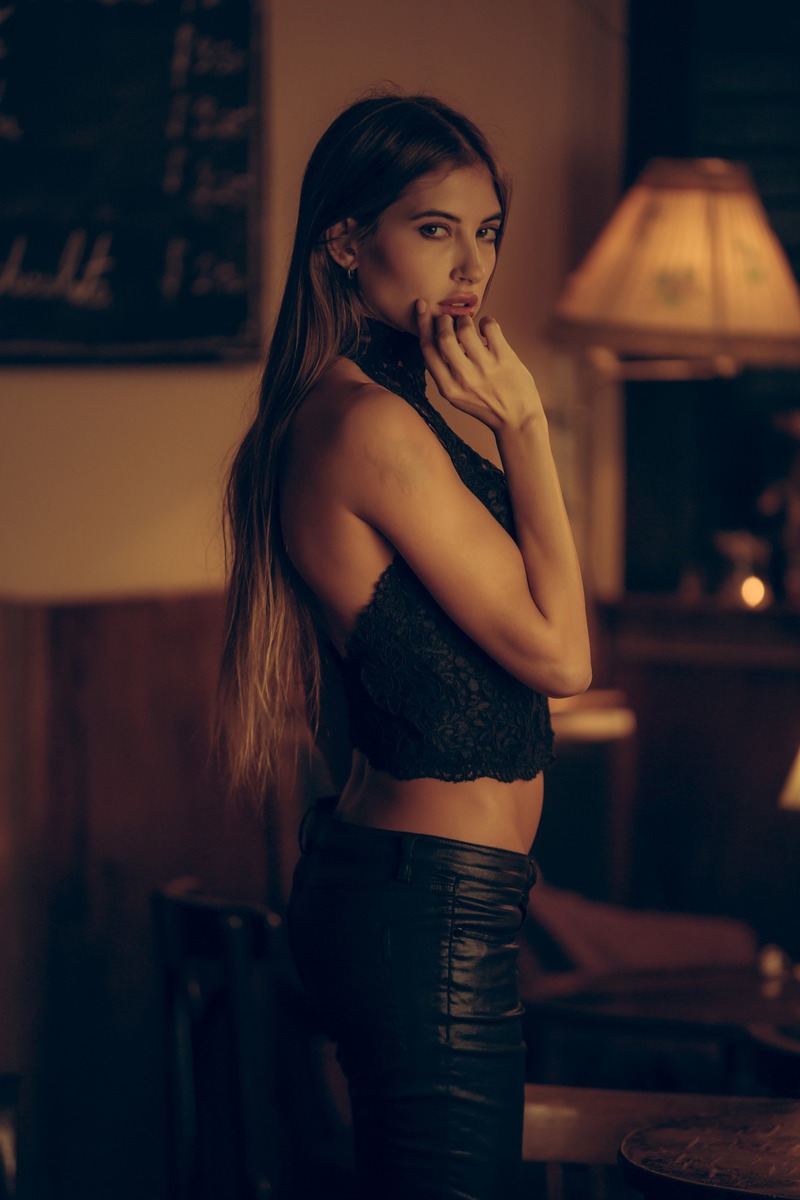 TAYA VAIS IN SULTRY DESIRES - 