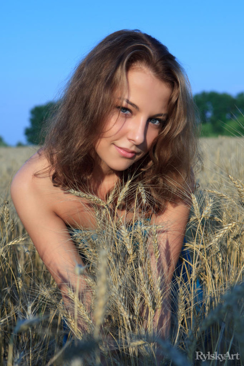Nikia Gets Nude Outdoors - 