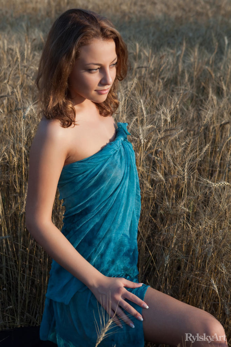 Nikia Gets Nude Outdoors - 