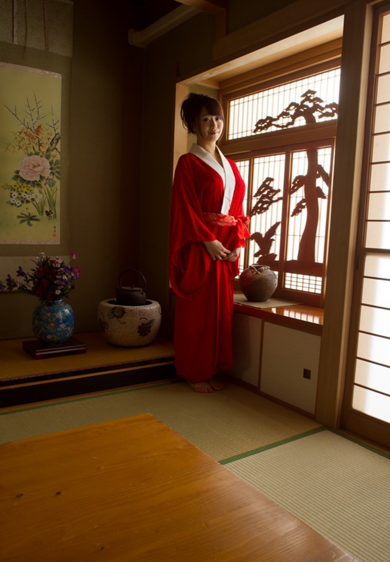 Busty Japanese Marina Shiraishi - 